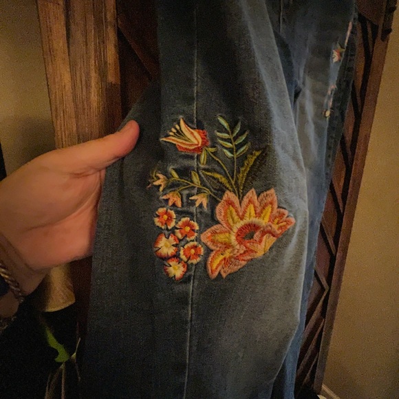 Old Navy Rockstar embroidered jeans. - Picture 2 of 6